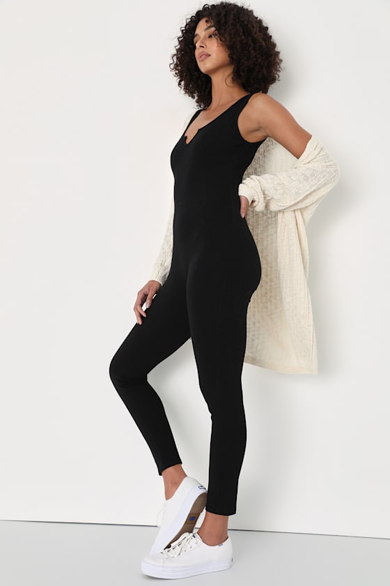 Chic Leisure Black Ribbed Knit Sleeveless Notched Jumpsuit