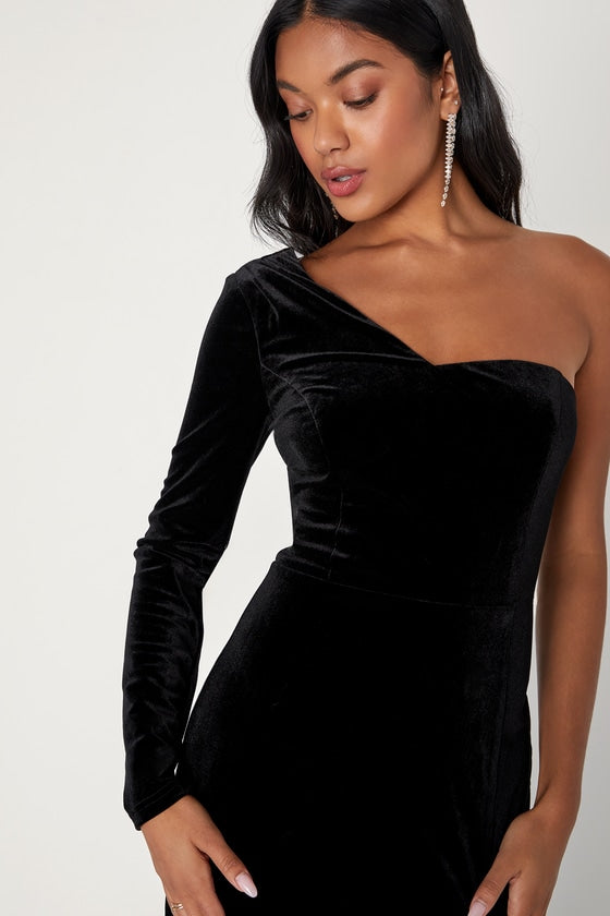 Mysterious Elegance Black Velvet One-Shoulder Maxi Dress