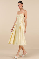 Paride Shiny Light Yellow Gathered Lace-Up Midi Dress