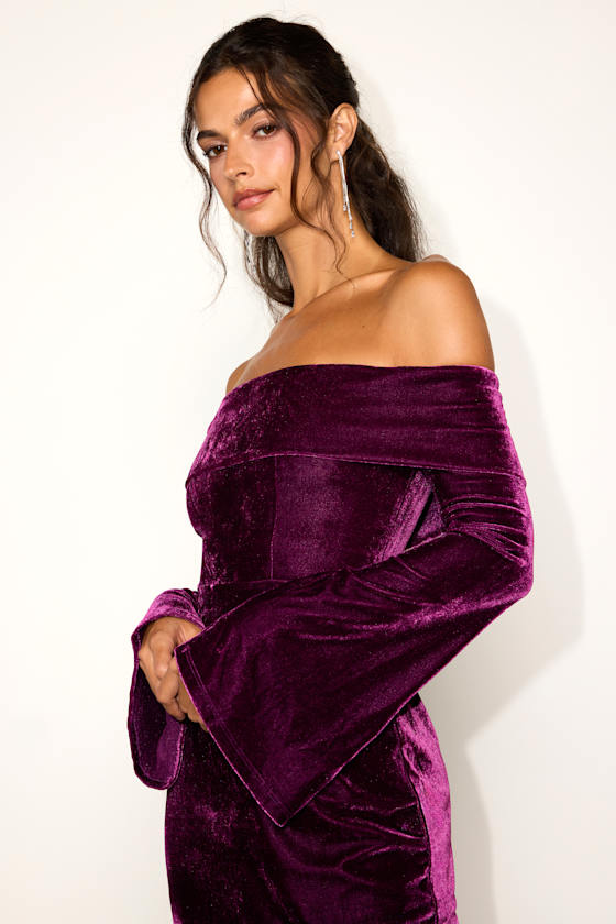 Alluring Glam Plum Velvet Off-the-Shoulder Mini Dress