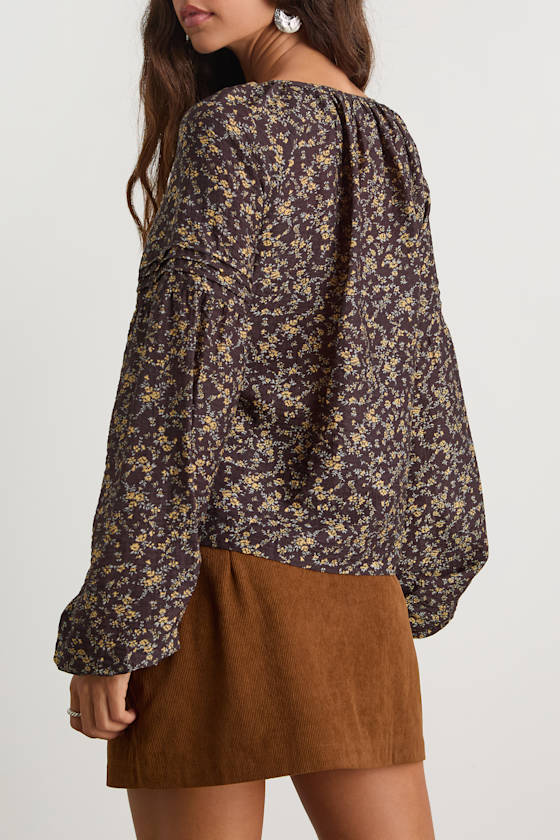 Noahlyn Black Floral Pleated Long Sleeve Blouse