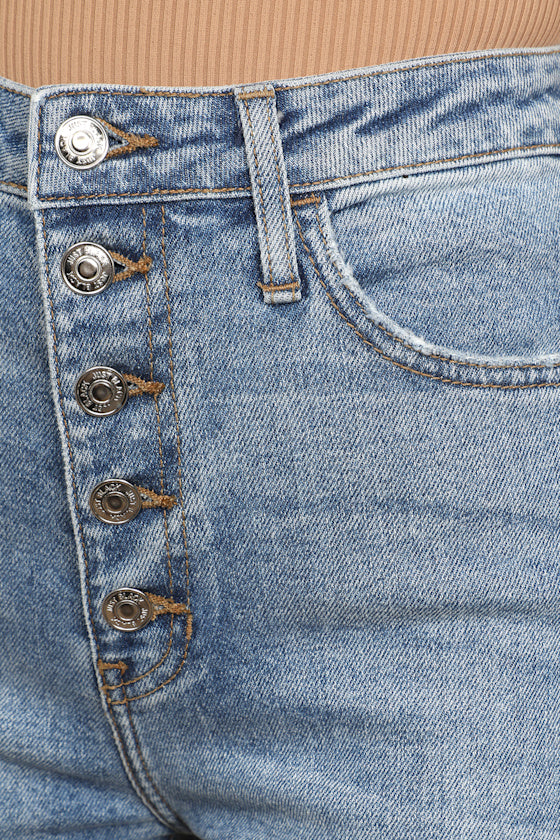 Forever a Trend Light Wash High-Rise Mom Jeans